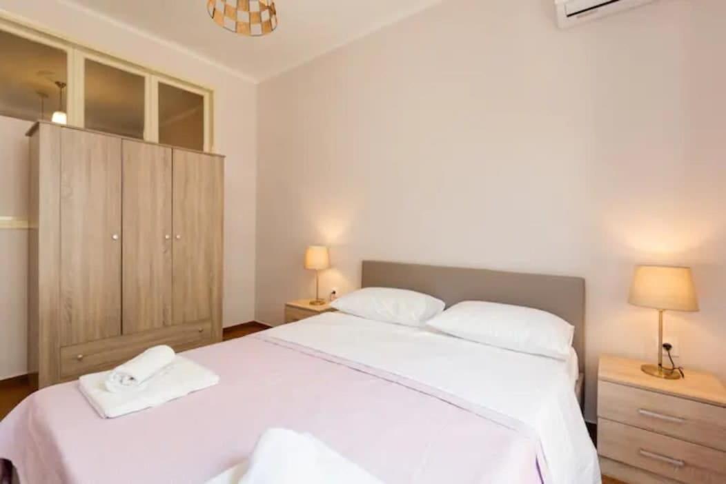Private Pristine Balcony Home- Heart Of The Center Tesalonika Bagian luar foto