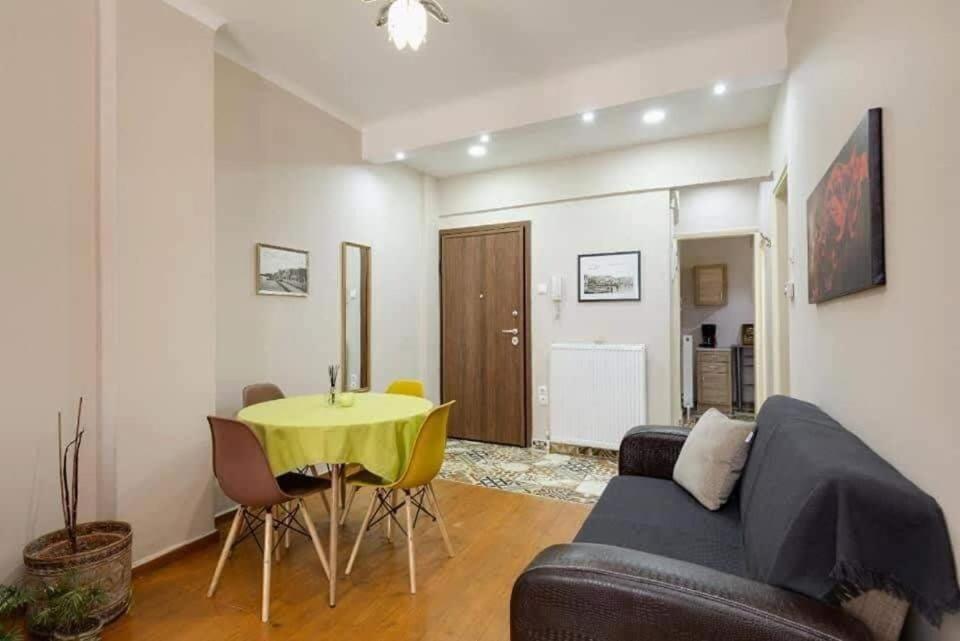 Private Pristine Balcony Home- Heart Of The Center Tesalonika Bagian luar foto