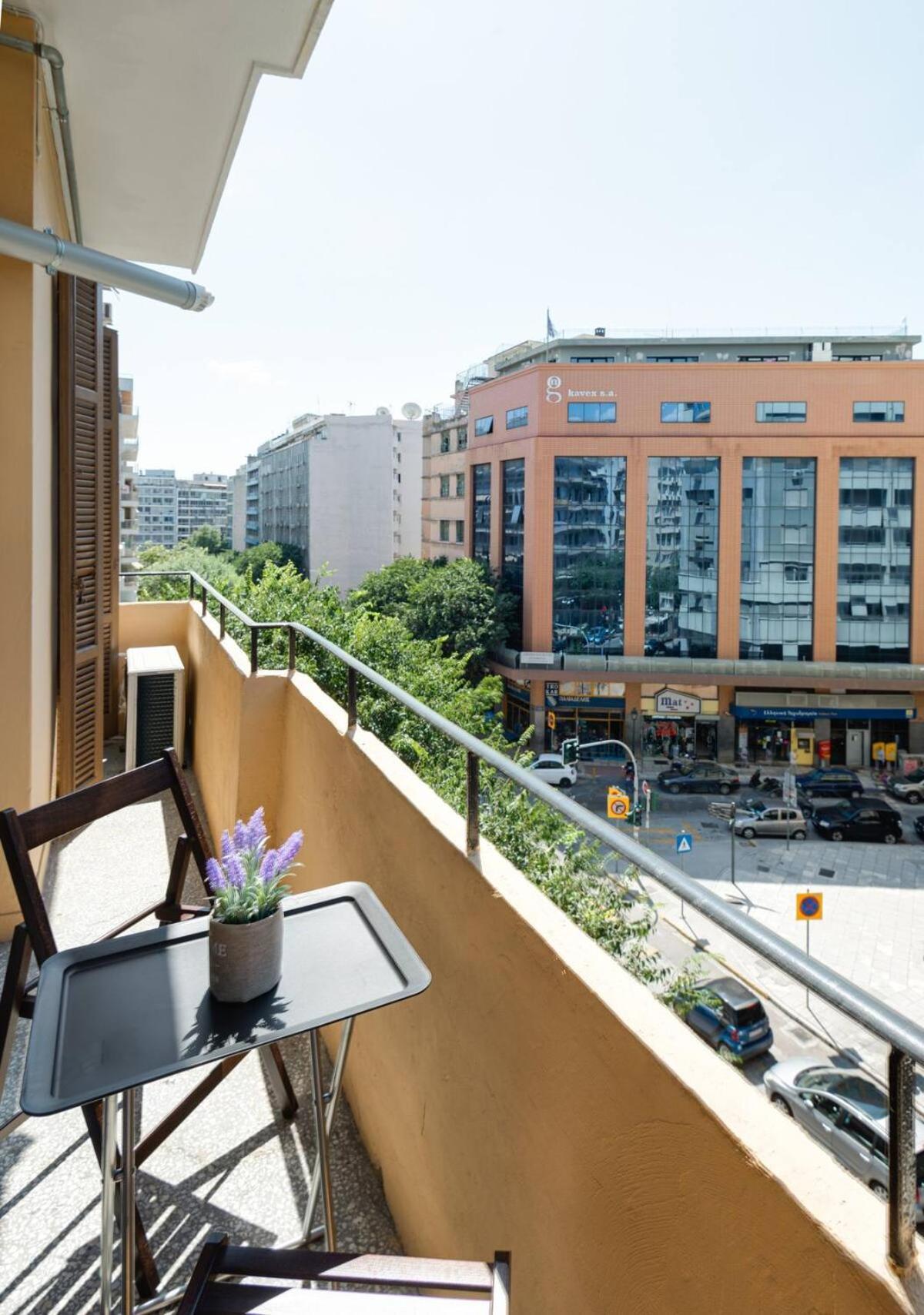 Private Pristine Balcony Home- Heart Of The Center Tesalonika Bagian luar foto