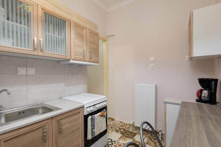 Private Pristine Balcony Home- Heart Of The Center Tesalonika Bagian luar foto