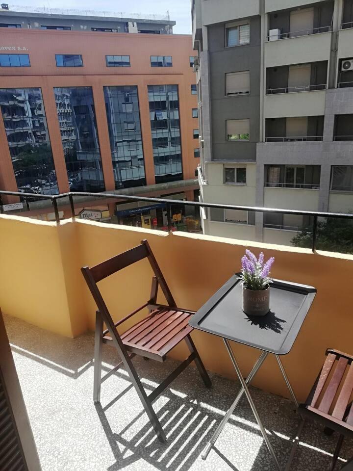 Private Pristine Balcony Home- Heart Of The Center Tesalonika Bagian luar foto